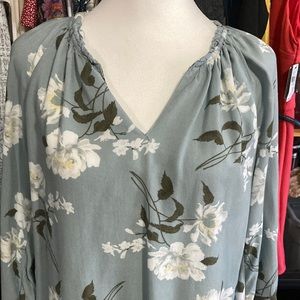 Angels Floral Top NEW WITHOUT TAGS